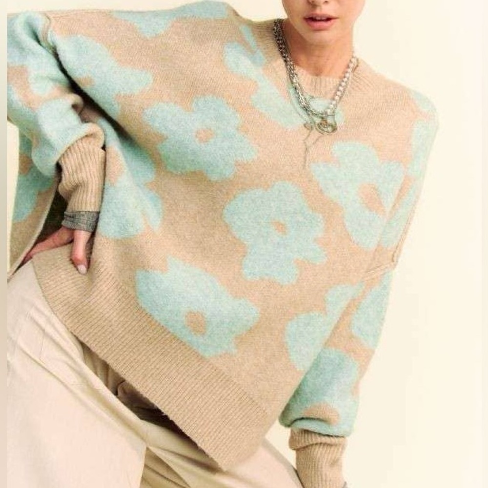 NWT Davi & Dani Oversized Knit Sweater with Floral Print in Taupe/Mint